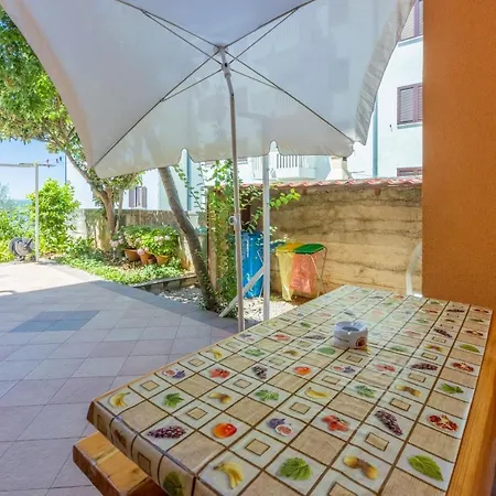 Lilin Apartment *