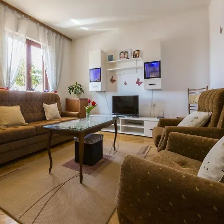 Lilin Apartment *